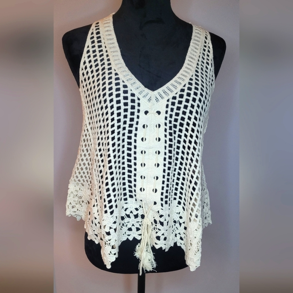 NWT Women's‎ Cream Crochet Top. Size S/M